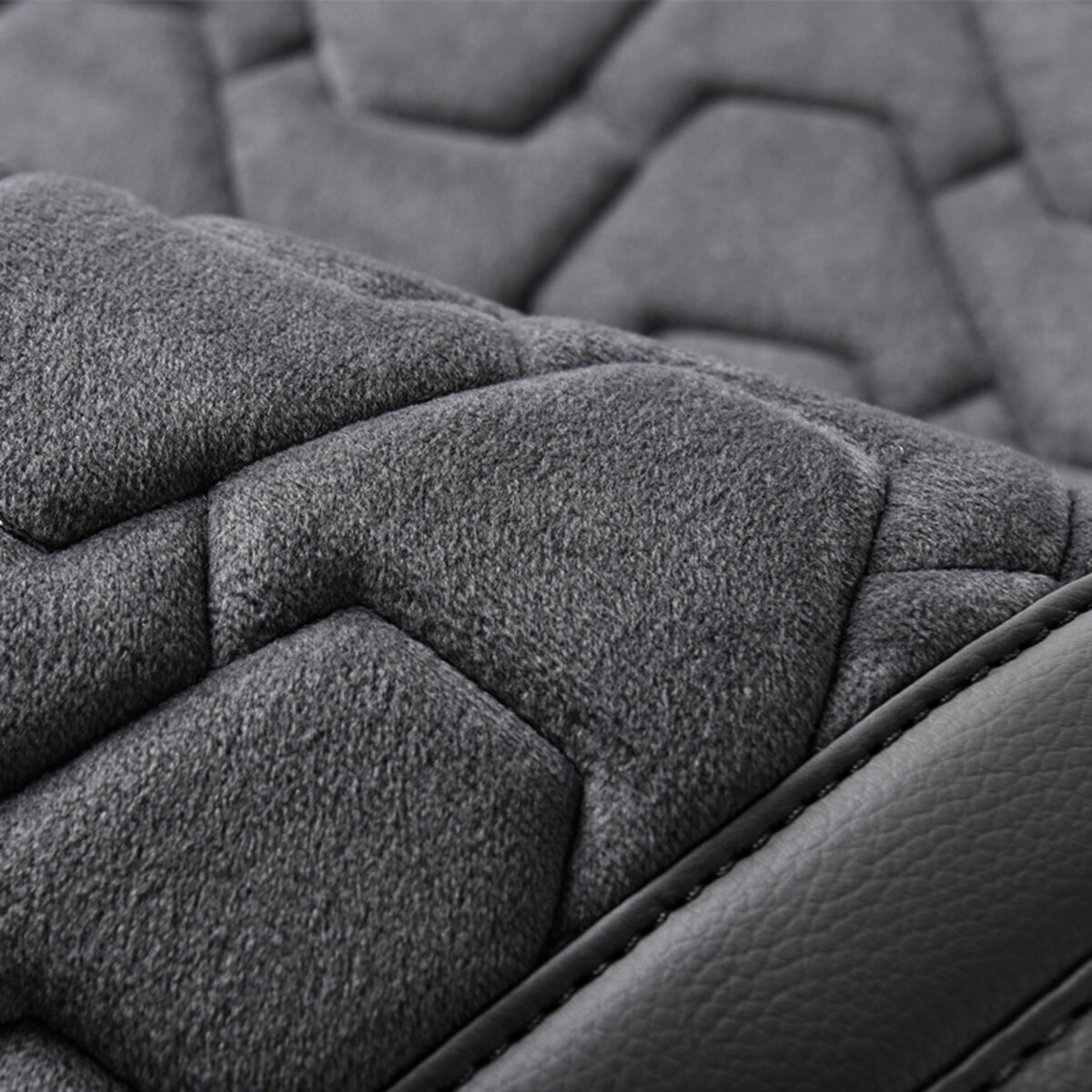 Комплект преміум накидок для сидінь BELTEX Chicago, black (BX85100) дивитися фото №3